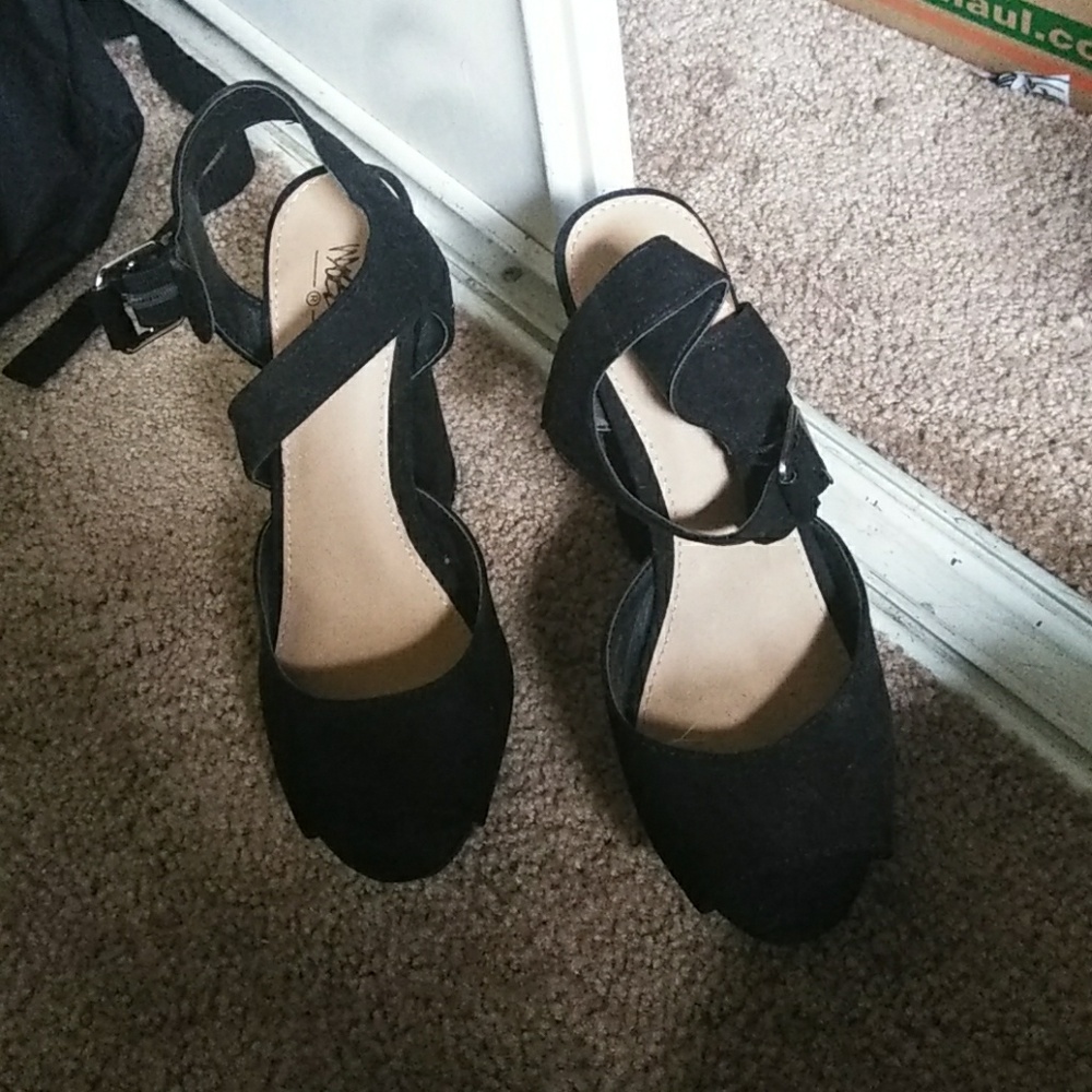 Black cute high heels